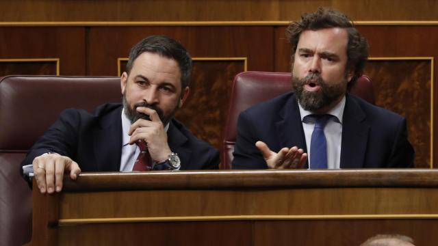 El líder de Vox, Santiago Abascal, junto al portavoz del partido en el Congreso, Iván Espinosa de los Monteros.