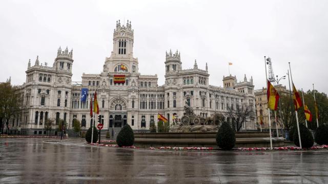 Imagen de la Plaza de Cibeles vacía, que podría repetirse durante un mes más.