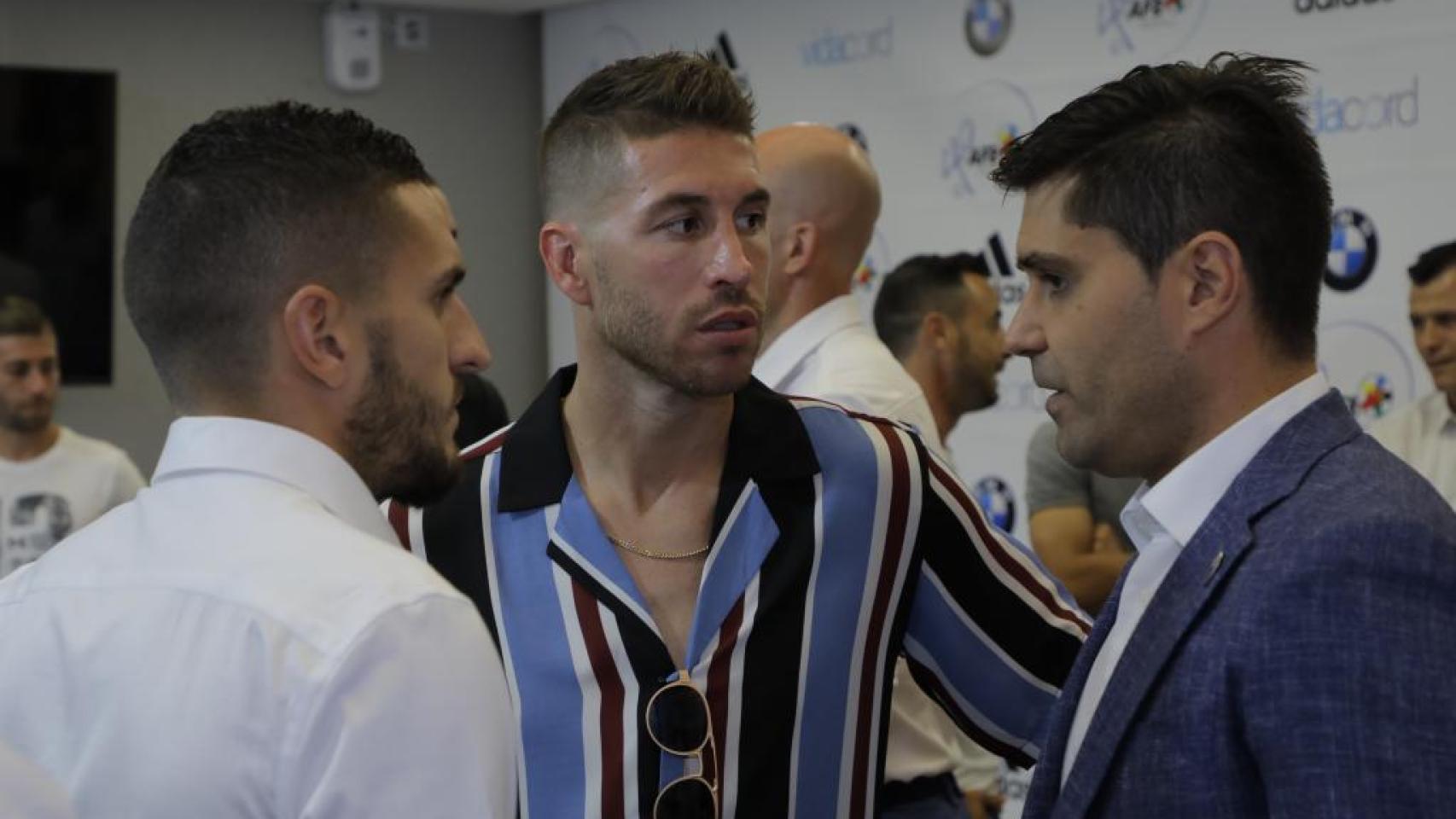 Sergio Ramos, junto a Koke y David Aganzo