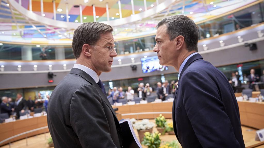 Mark Rutte y Pedro Sánchez, durante una cumbre de la Unión Europea.