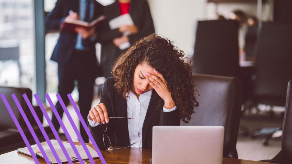 Una mujer en su puesto de trabajo.