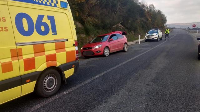 La Guardia Civil asiste en el parto de una bebé en un arcén de la autopista en Lugo