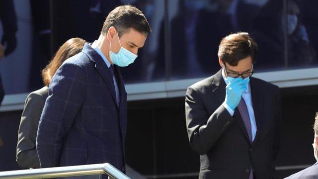 El presidente del Gobierno, Pedro Sánchez, junto al ministro de Sanidad, Salvador Illa.