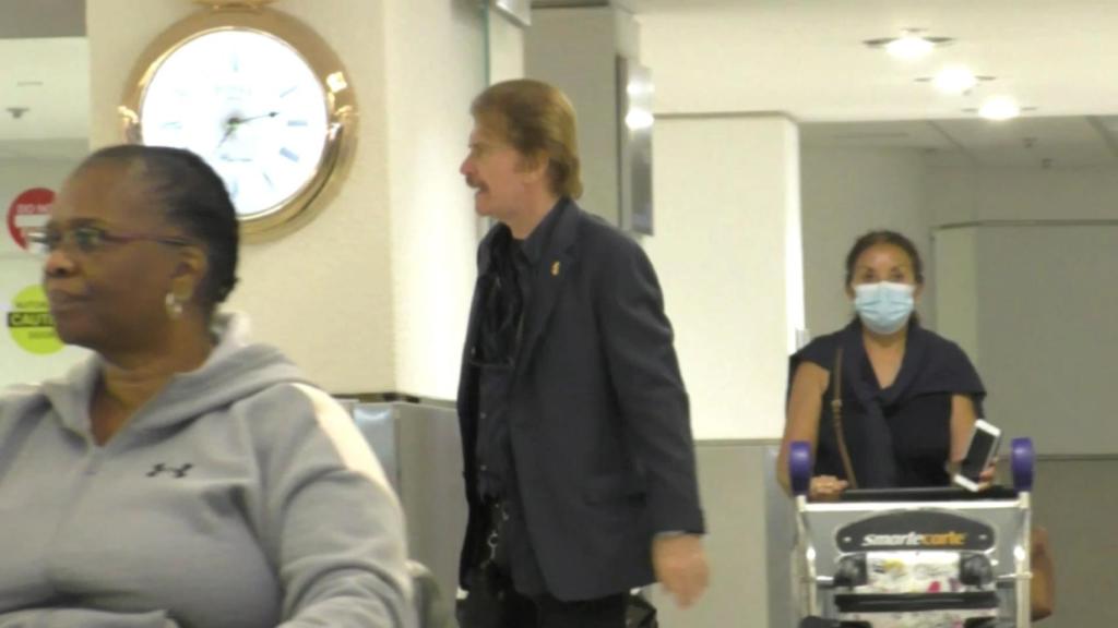 Bigote, captado en el aeropuerto de Miami durante su escala rumbo a Panamá.