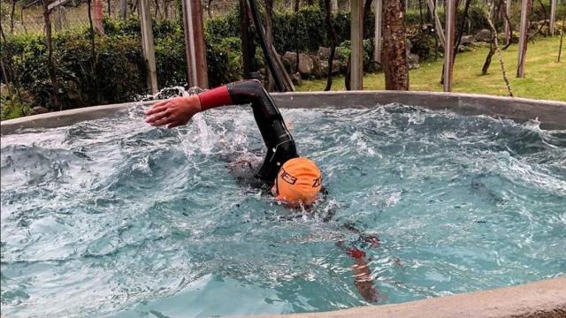 Entrenar como Dios: el triatleta que convirtió el pozo de su abuela en una piscina para nadar