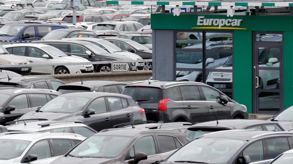 Imagen de una oficina de Europcar en un aeropuerto.