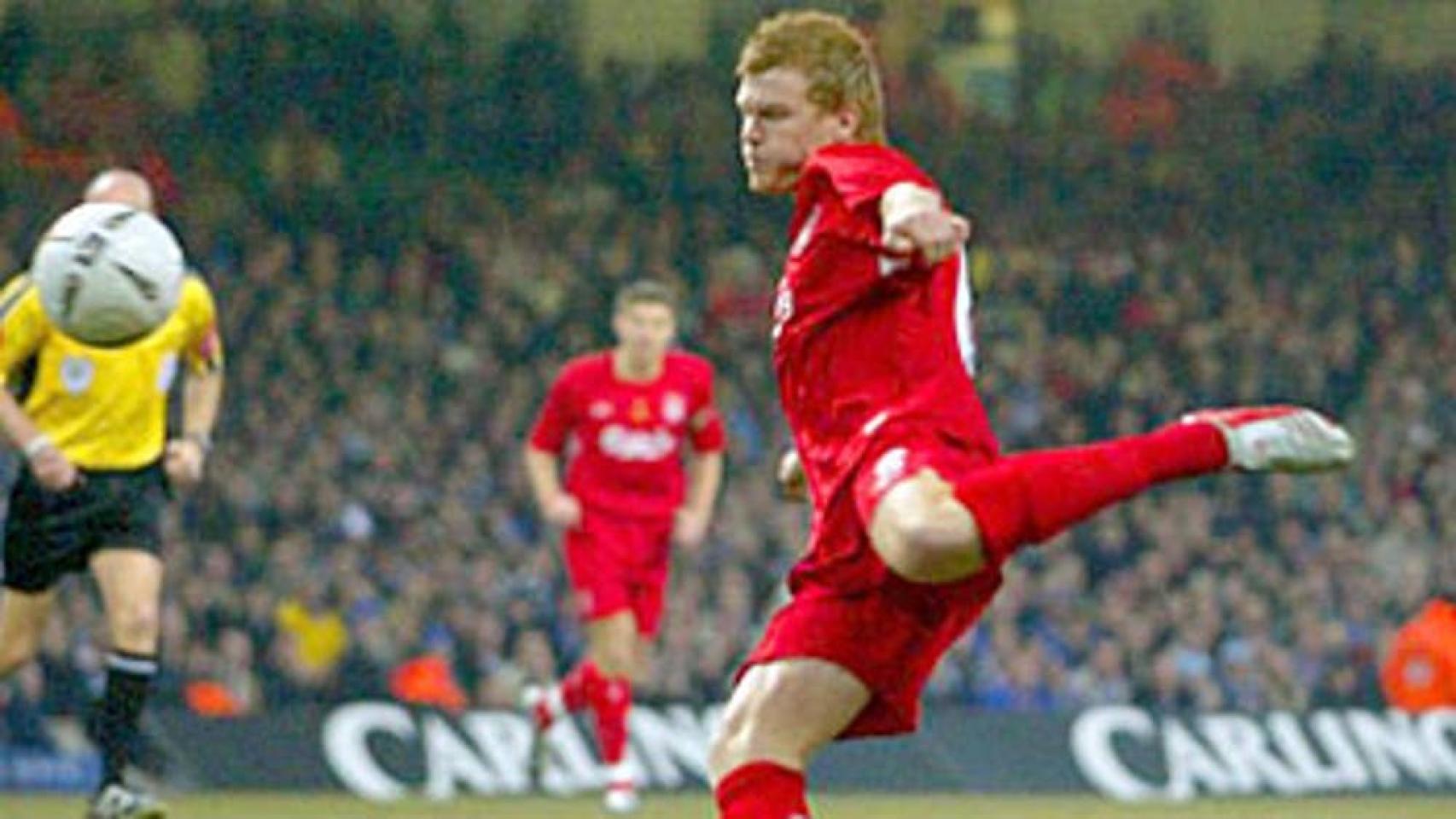 John Arne Riise, en un partido con el Liverpool