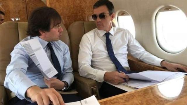 Pedro Sánchez durante un viaje en el avión Falcon del Ejército del Aire.