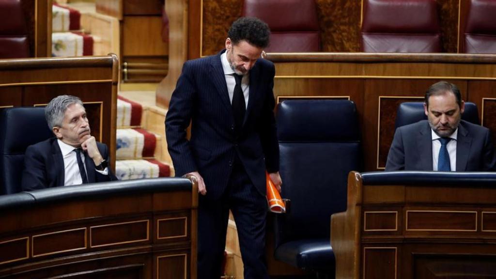 Edmundo Bal se dirige a la tribuna de oradores durante el pleno del Congreso.