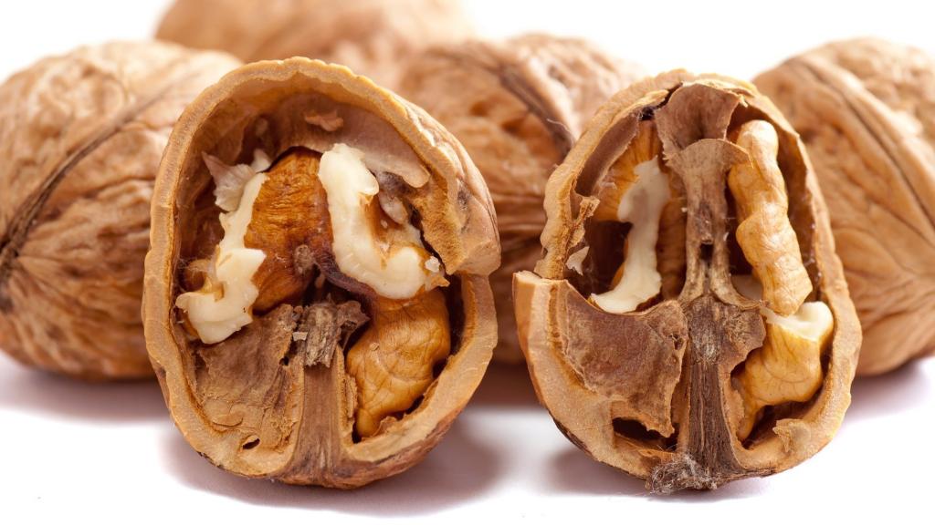 Las nueces son ricas en vitamina B9.