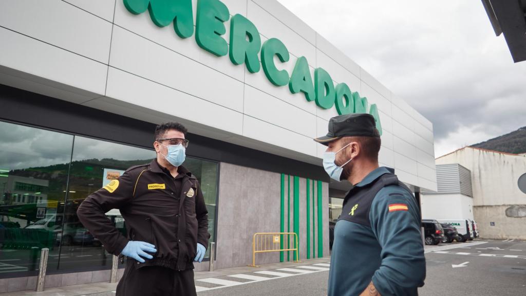 Mercadona entrega productos básicos de higiene al hospital de Ifema a través de la UME