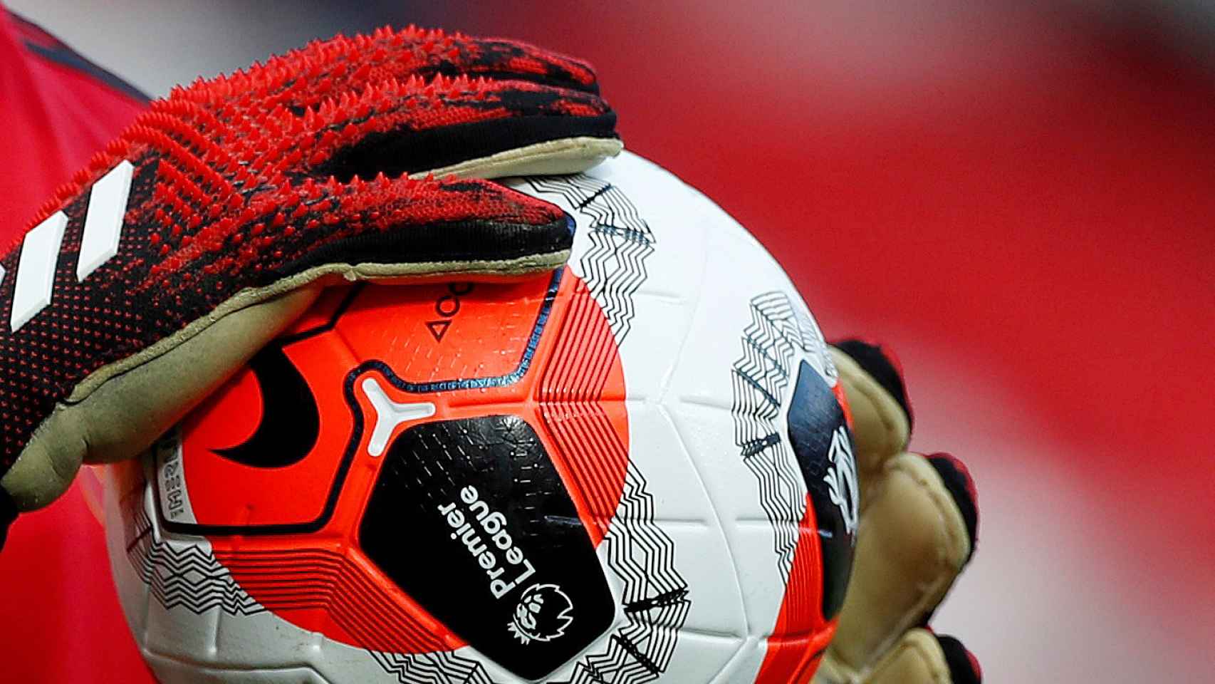 El balón de la Premier League en las manos de David de Gea