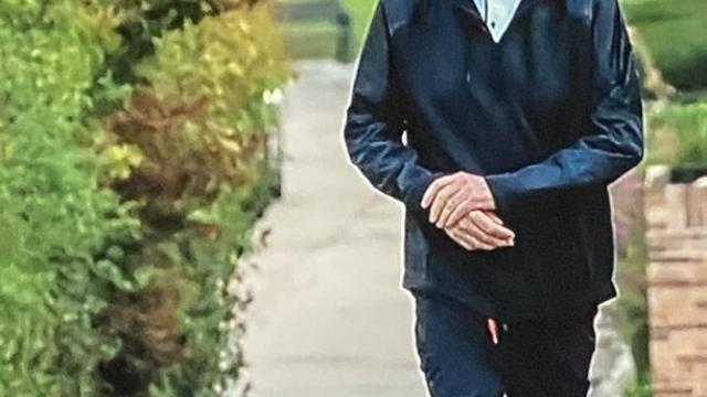 Rajoy, durante un paseo matutino en una imagen de LaSexta.