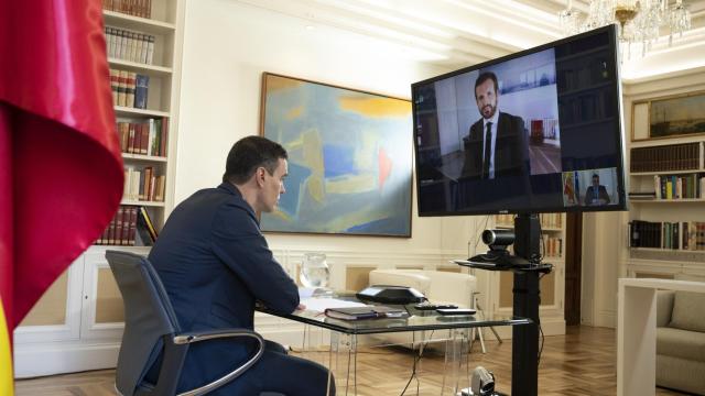 Pedro Sánchez, en su última conversación con Pablo Casado, para los nuevos Pactos de la Moncloa.