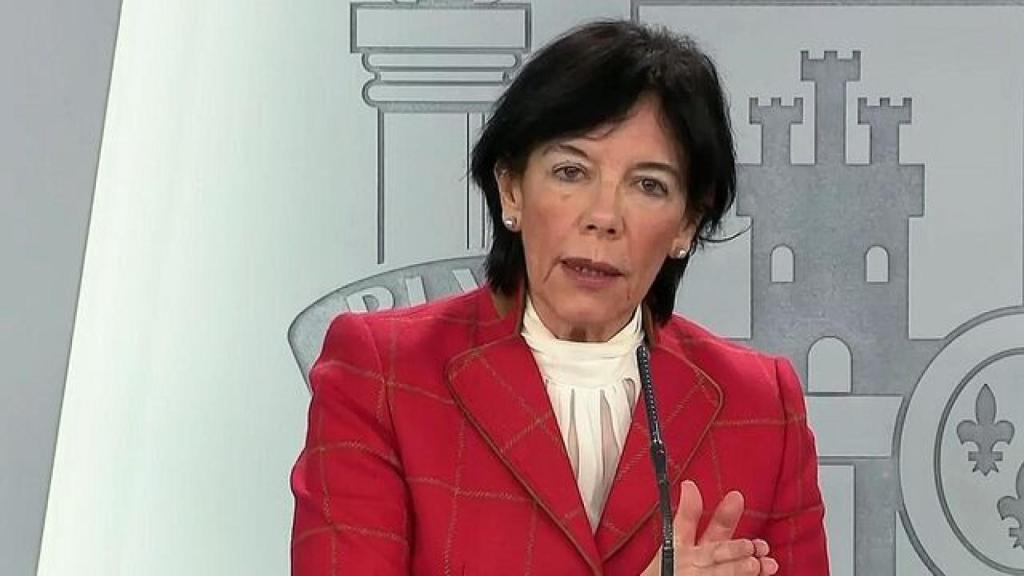 La ministra de Educación, Isabel Celaá, en rueda de prensa.