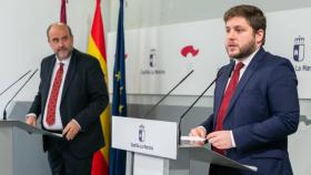 El vicepresidente José Luis Martínez Guijarro y el consejero Nacho Hernando, este lunes en rueda de prensa