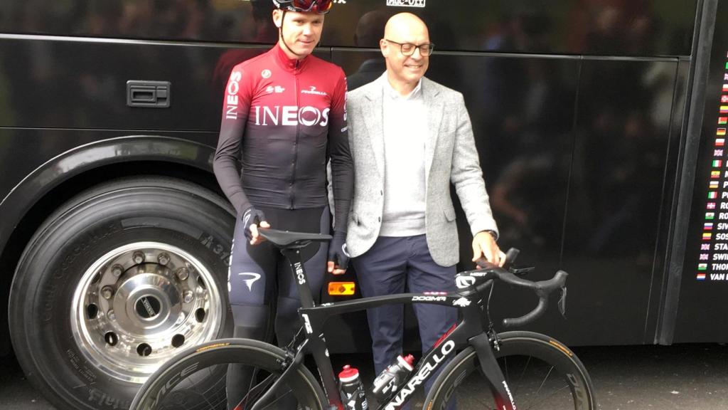 Dave Brailsford, director del Team Ineos, junto a Chris Froome