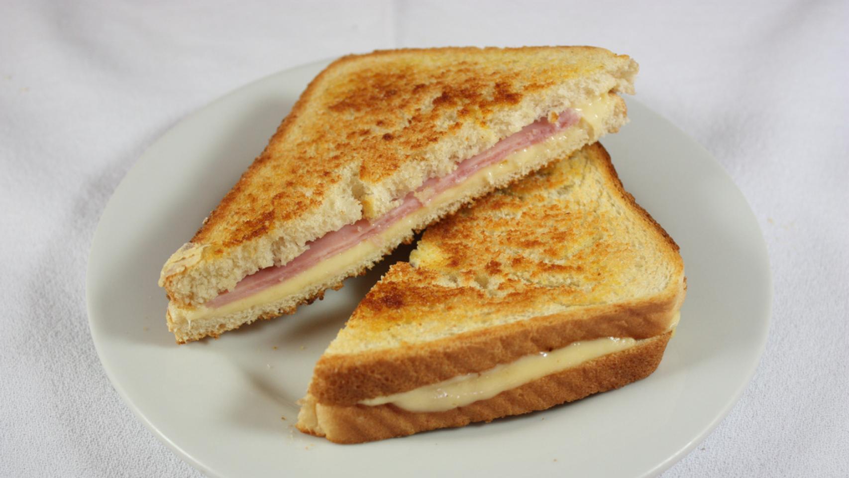 Un sándwich mixto clásico de toda la vida.