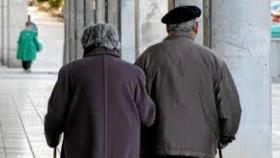 Sanidad trabaja en medidas de alivio para las personas mayores