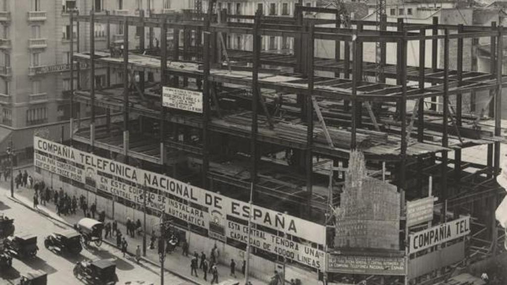 Construcción del edificio de Telefónica en Gran Vía