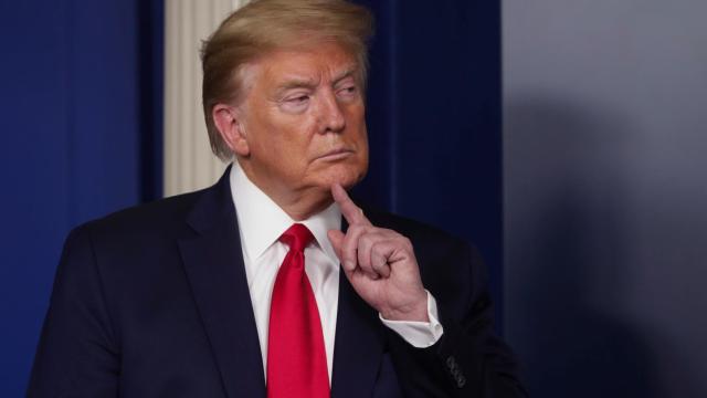 Trump, pensativo, durante una rueda de prensa.