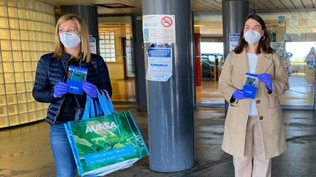 Una empresa de telefonía gallega regala fundas aislantes para móviles a los sanitarios