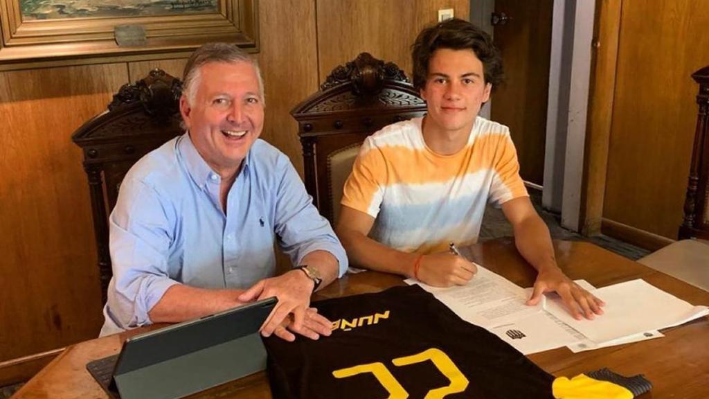 Facu Pellistri tras renovar con Peñarol hasta 2022