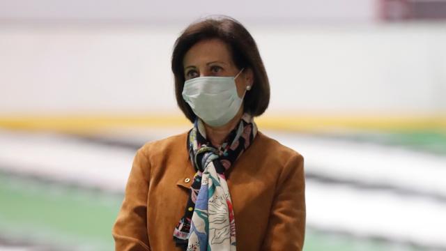 Margarita Robles durante la clausura de la morgue del Palacio de Hielo.