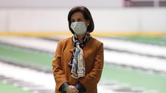 Margarita Robles durante la clausura de la morgue del Palacio de Hielo.