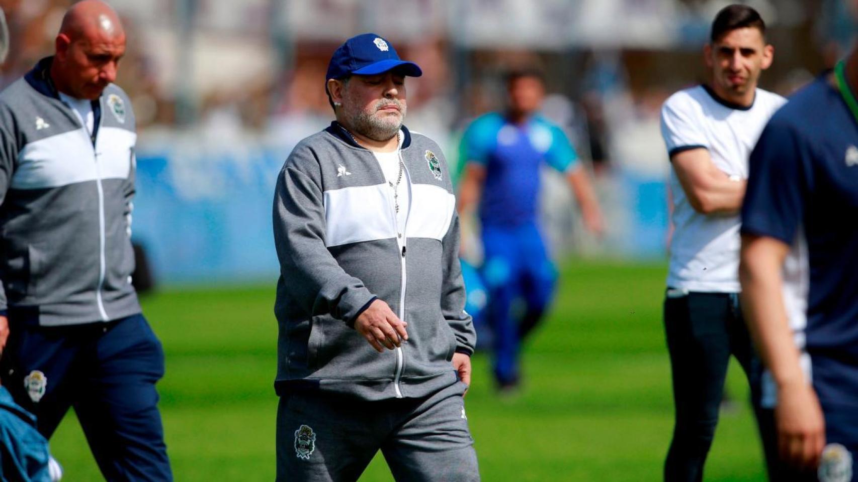 Diego Armando Maradona, en un entrenamiento con Esgrima La Plata