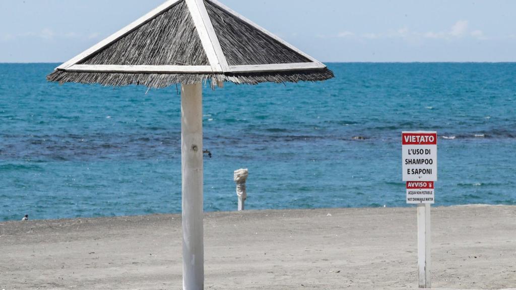 Una playa de Ostia, cerca de Roma