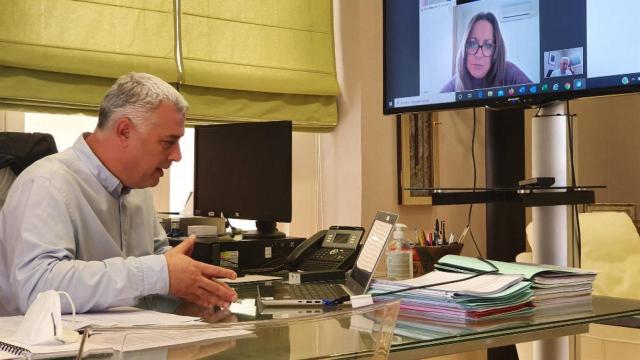 José Luis Vega, presidente de la Diputación de Guadalajara, durante la reunión telemática