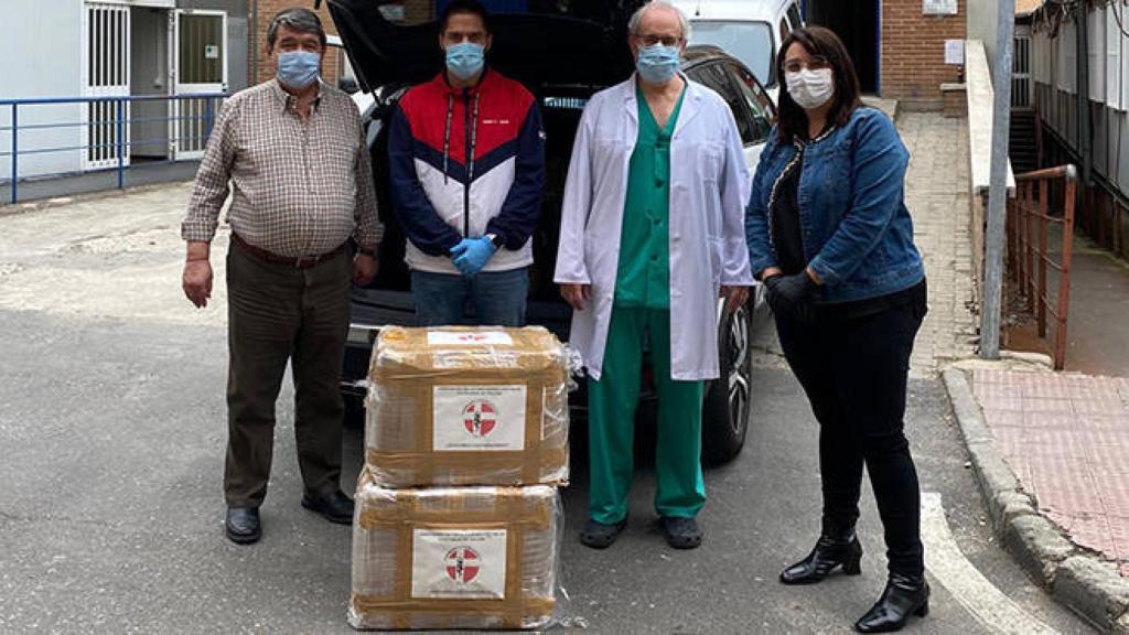 FOTO: Entrega de las mascarillas en el Virgen de la Salud de Toledo.