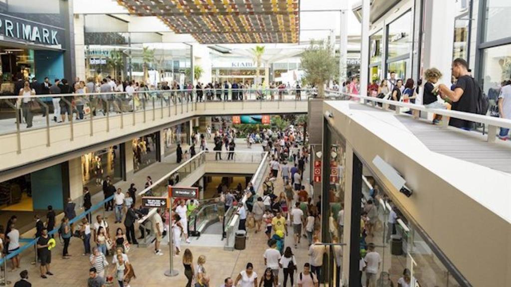 Centro comercial en una imagen de archivo previa a la crisis del coronavirus.