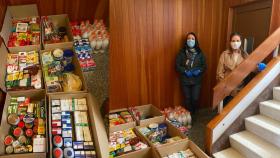 Entrega de alimentos en la plaza del Comercio.