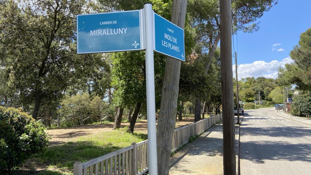 La caravana estaba aparcada en la calle Miralluny de Les Planes