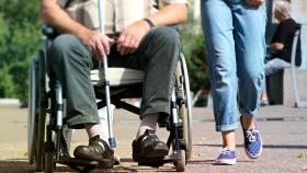 persona en situación de dependencia,persona dependiente, silla de ruedas