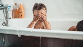 Los accesorios de baño para bebés imprescindibles para el día a día