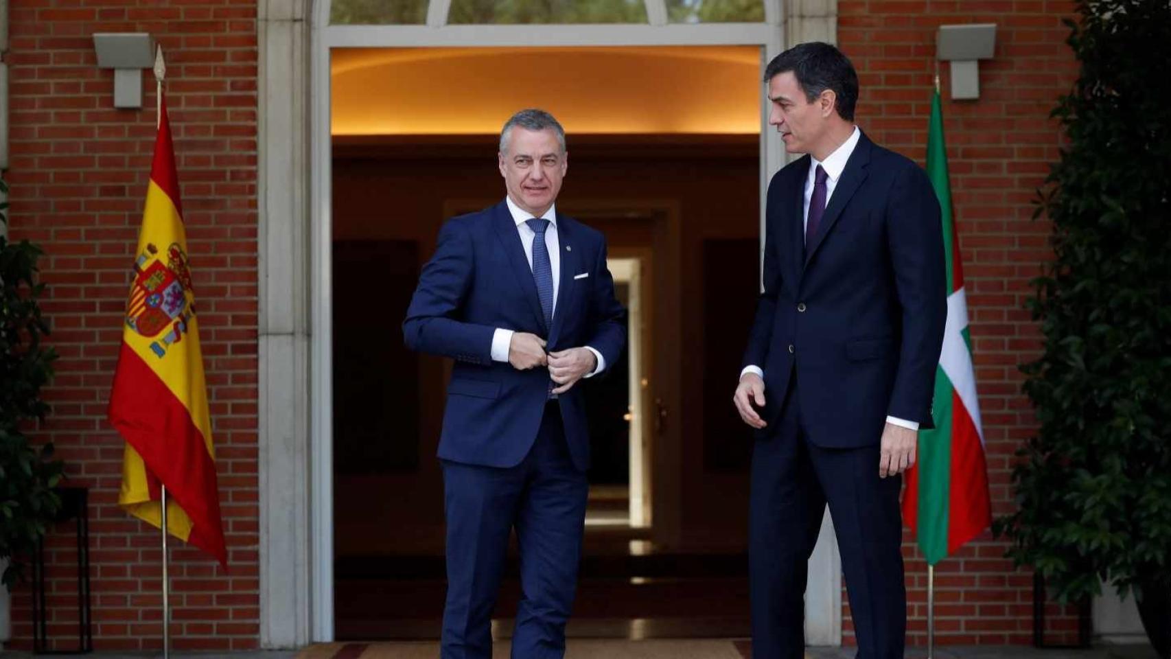 Pedro Sánchez recibe a Iñigo Urkullu en Moncloa.