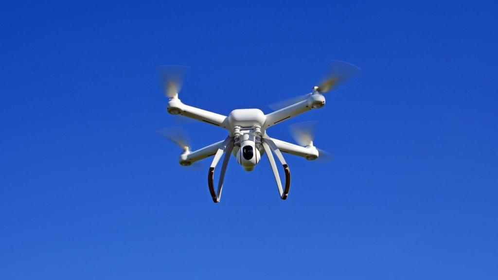 Detenidos dos hombres en A Coruña por grabar vídeos con drones en zonas prohibidas