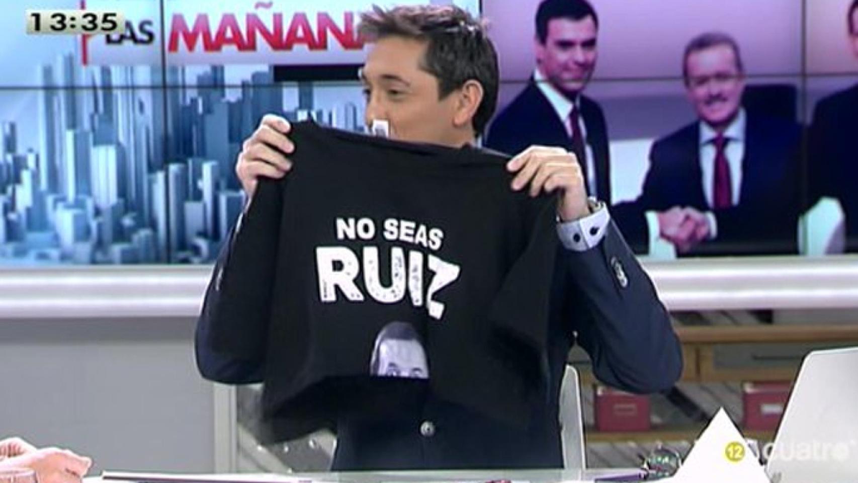 Javier Ruiz con la camiseta