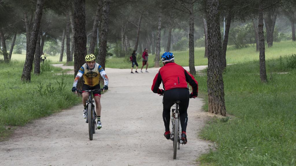 El Monte del Pilar de Majadahonda, con deportistas por la desescalada.