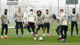 Los jugadores del Real Madrid, durante un entrenamiento de esta temporada
