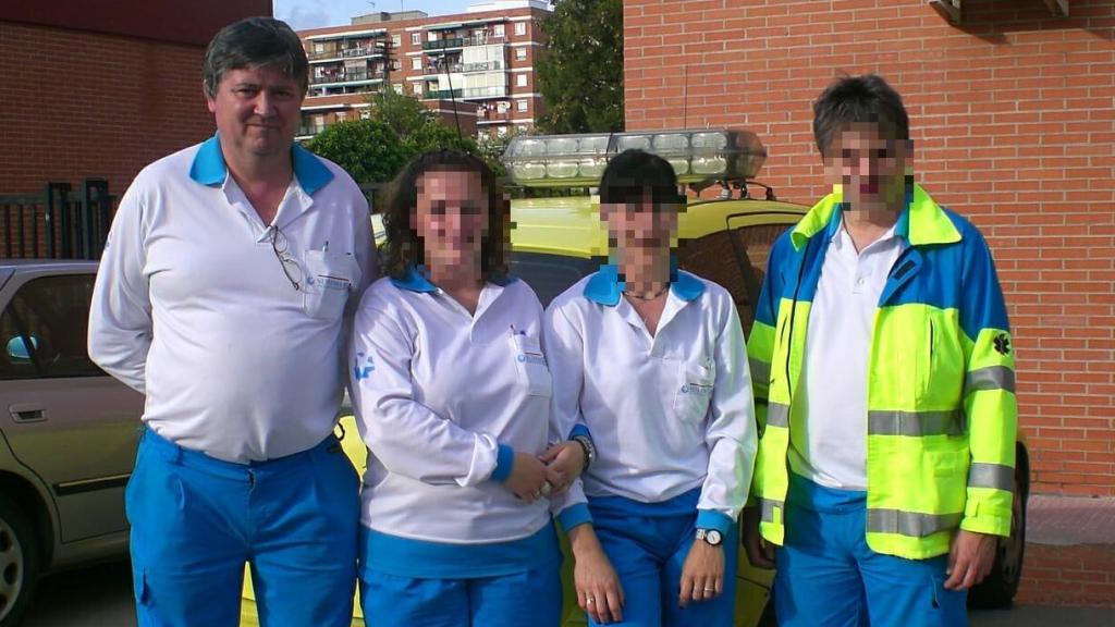 Luis, a la izquierda, junto a algunos compañeros del Summa 112.