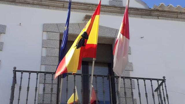 El balcón principal del Ayuntamiento de Miguel Esteban (Toledo)