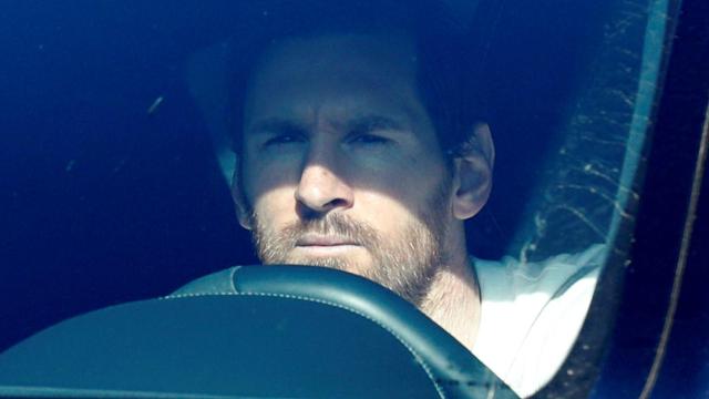 Leo Messi llegando a la Ciudad Deportiva Joan Gamper para someterse a las pruebas de Covid-19