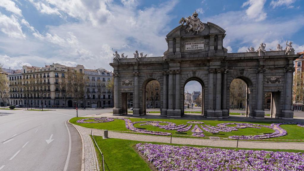 El descenso del tráfico en grandes ciudades, como Madrid, ha contribuido a reducir la polución.