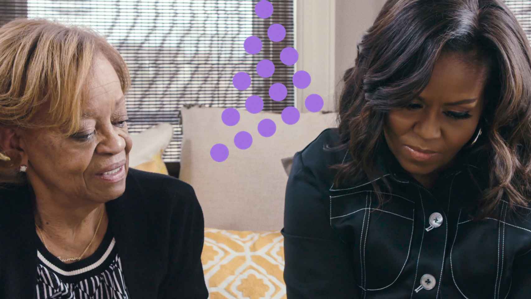 Michelle Obama junto a su madre en el documental.