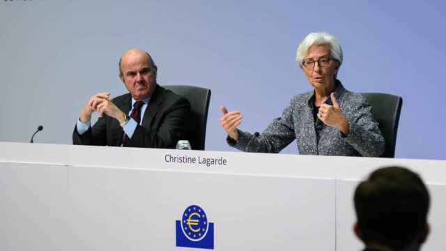 Luis de Guindos y Christine Lagarde, durante una rueda de prensa