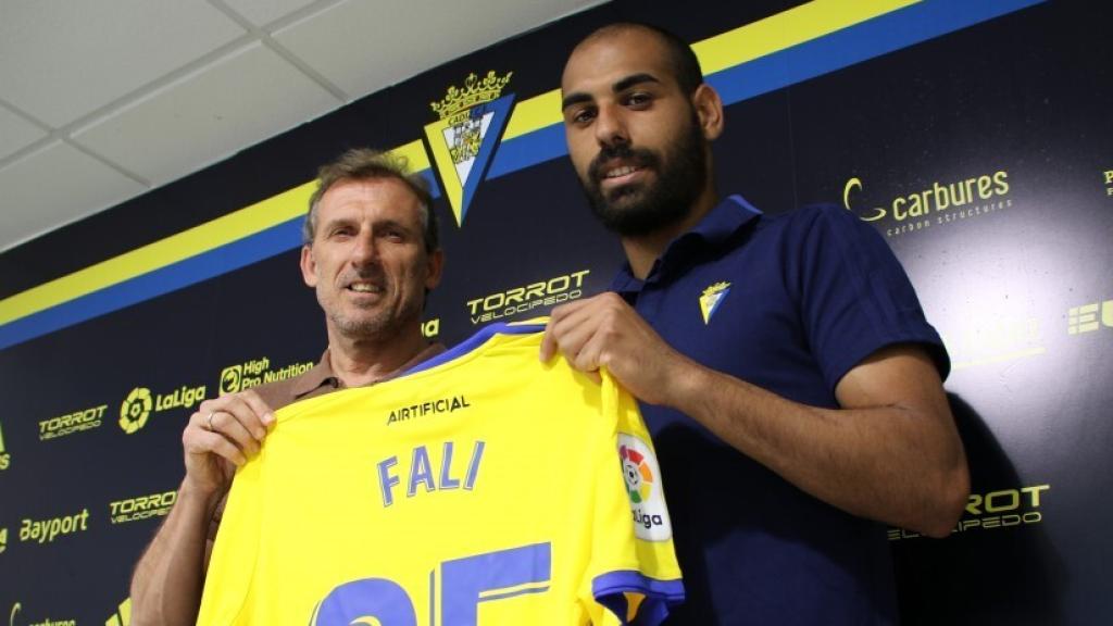 Fali, durante su presentación con el Cádiz